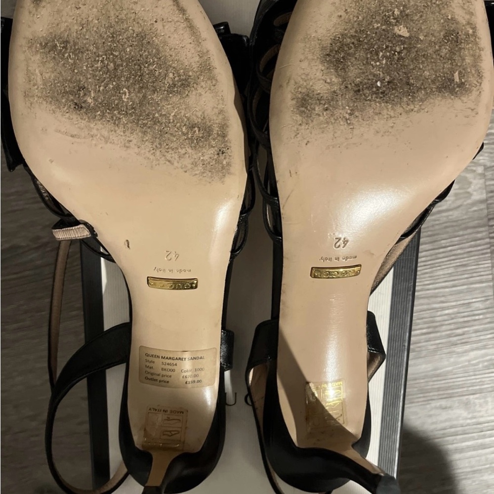 Gucci Leather Queen Bee Black Heels with Embellished Bee - Picture 6 of 6